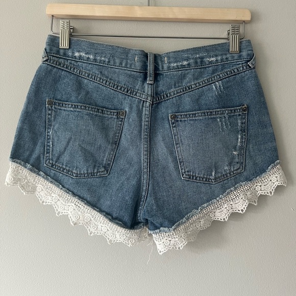 Free People Blue Bohemian Denim Shorts With Lace Trim Size 26 - Picture 6 of 8